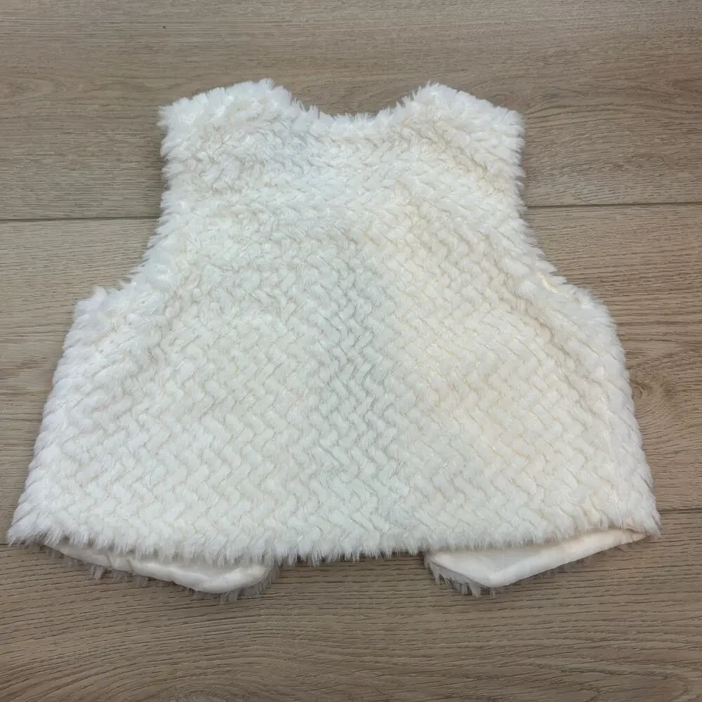 Tahari Faux Fur Vest. Winter white. Size Girls 6